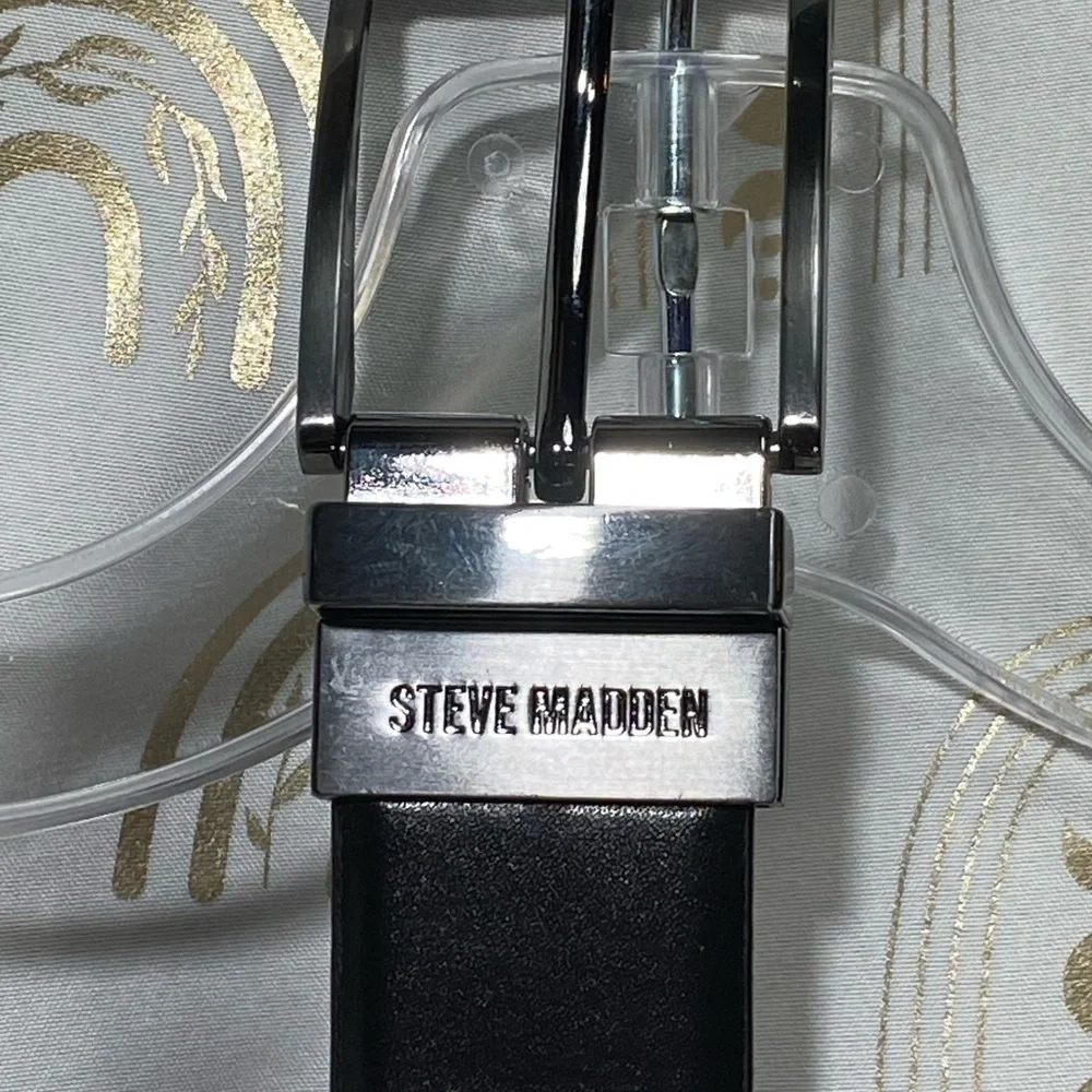 Steve Madden Black and Brown reversible Belt